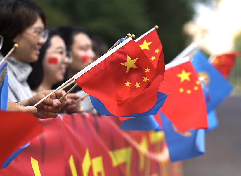 習近平主席抵達阿斯塔納受到熱烈歡迎